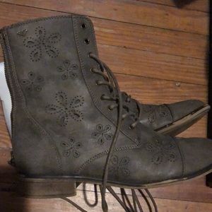 Roxy boot